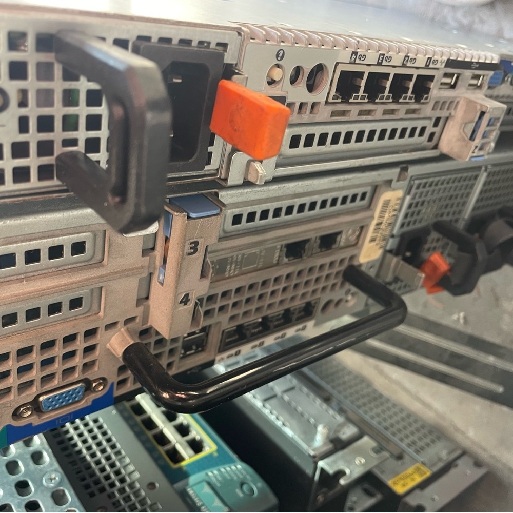 Dell Poweredge R710 and R610
Server Units - Picture 4 of 14